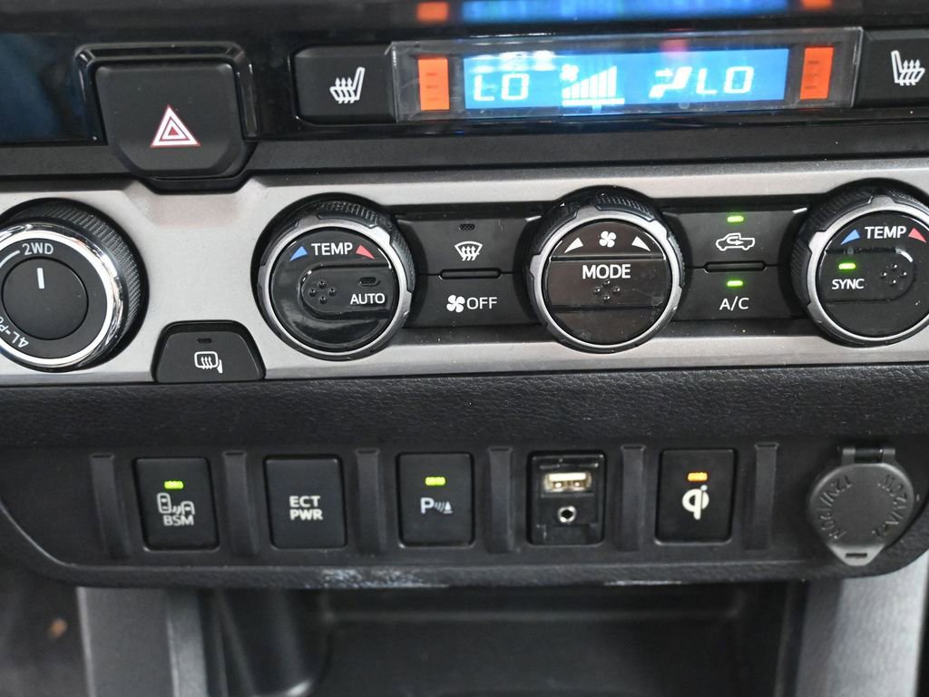 Used 2017 Toyota Tacoma Limited AWD/4WD image 21