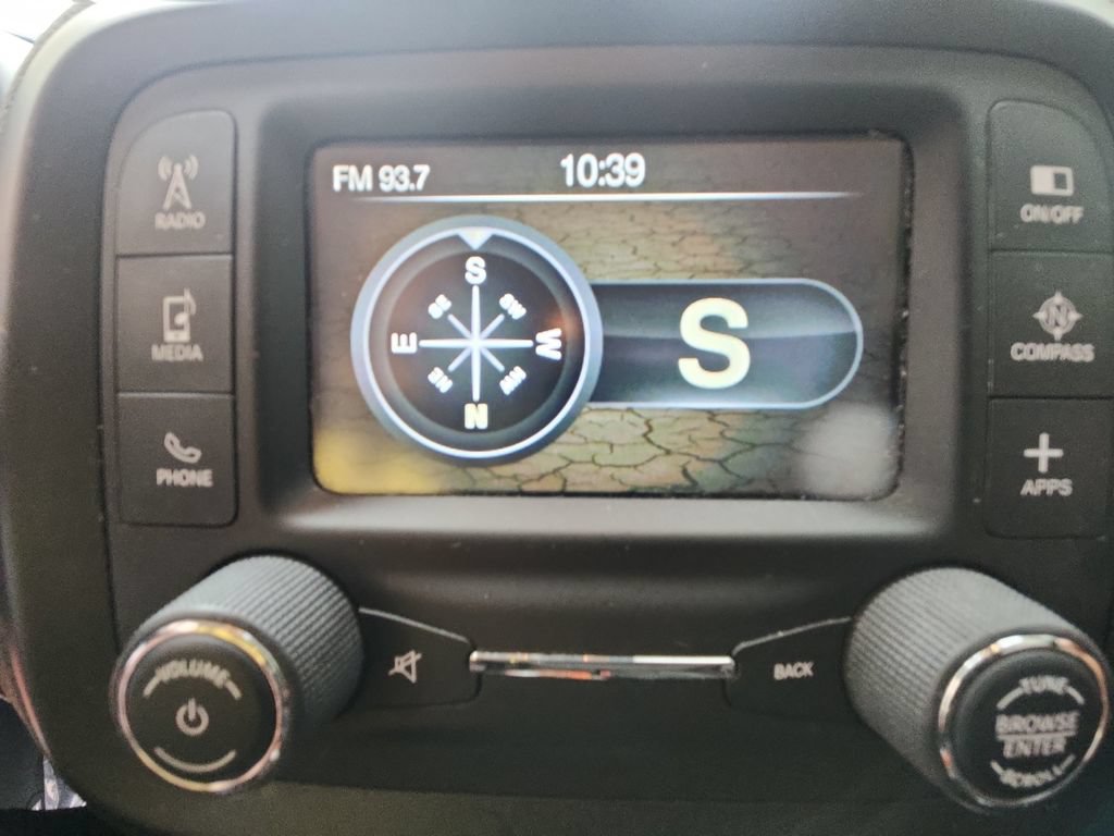 Used 2016 Jeep Renegade Latitude AWD/4WD image 19