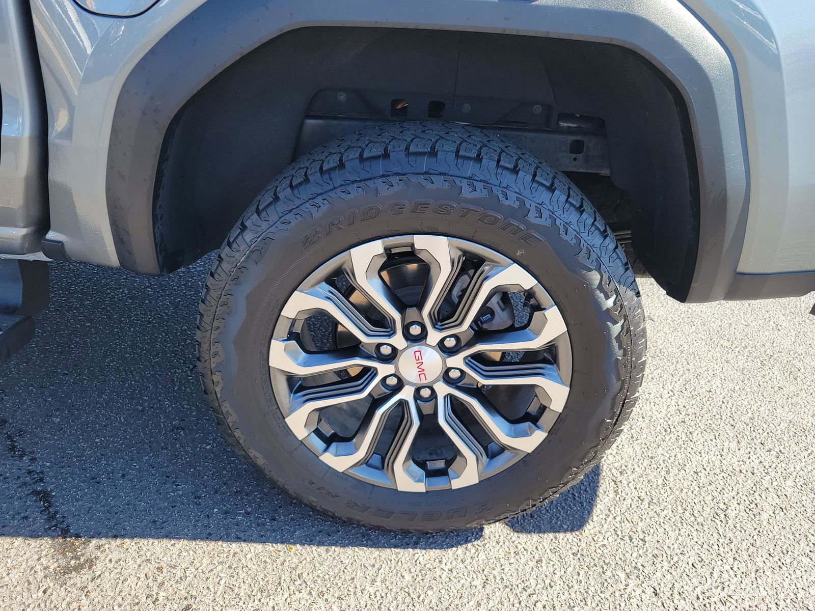 Used 2024 GMC Canyon Denali image 12