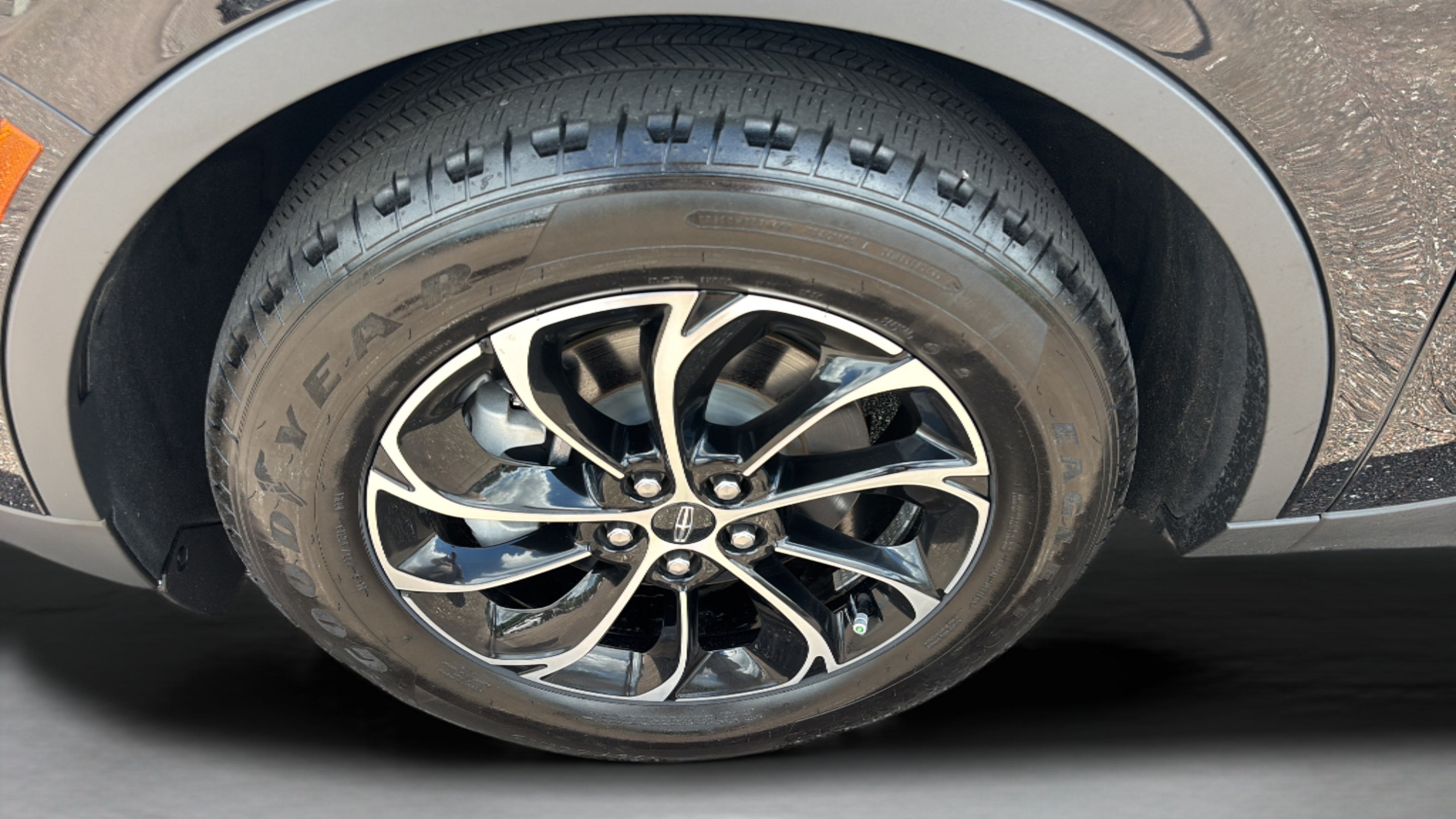 Used 2025 Lincoln Nautilus Premier AWD/4WD image 33