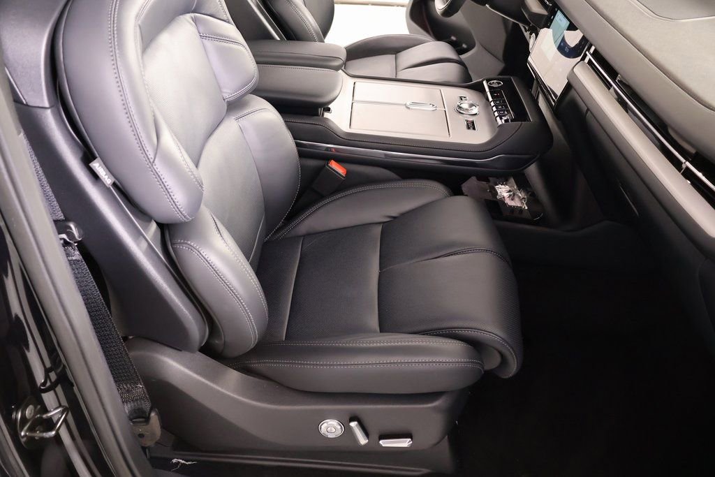 New 2025 Lincoln Navigator Reserve w/ Jet Appearance Package image 15