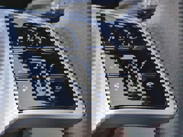 Used 2025 Mercedes-Benz GLB 250 image 25