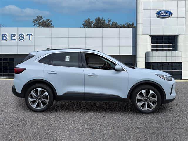 Used 2025 Ford Escape Platinum image 10