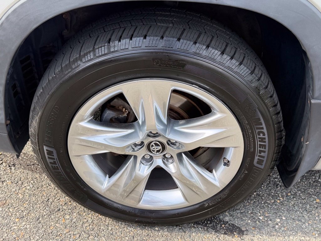 Used 2017 Toyota Highlander Limited AWD/4WD image 35