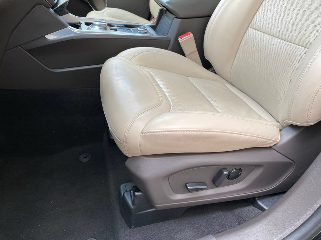 Used 2023 Ford Explorer Platinum w/ Technology Package AWD/4WD image 25