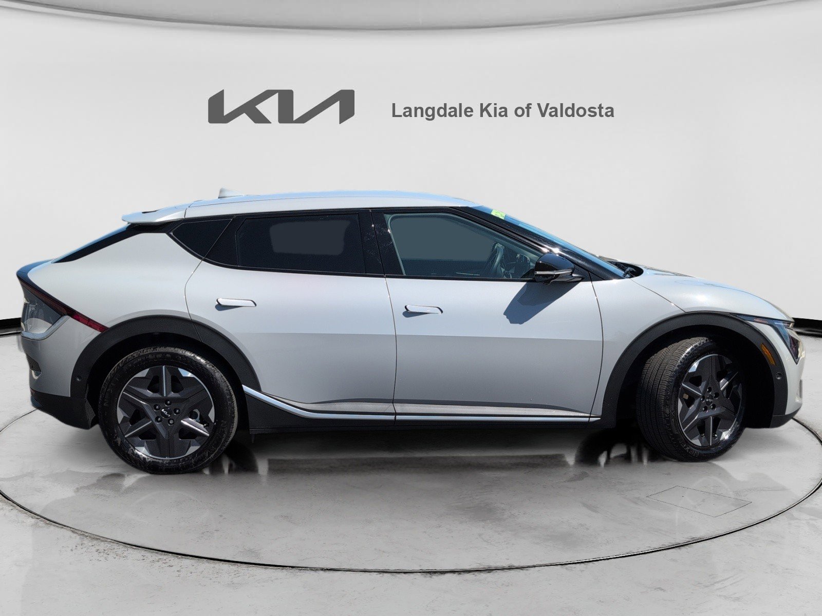 New 2025 Kia EV6 Light w/ Light LR Technology Package image 3