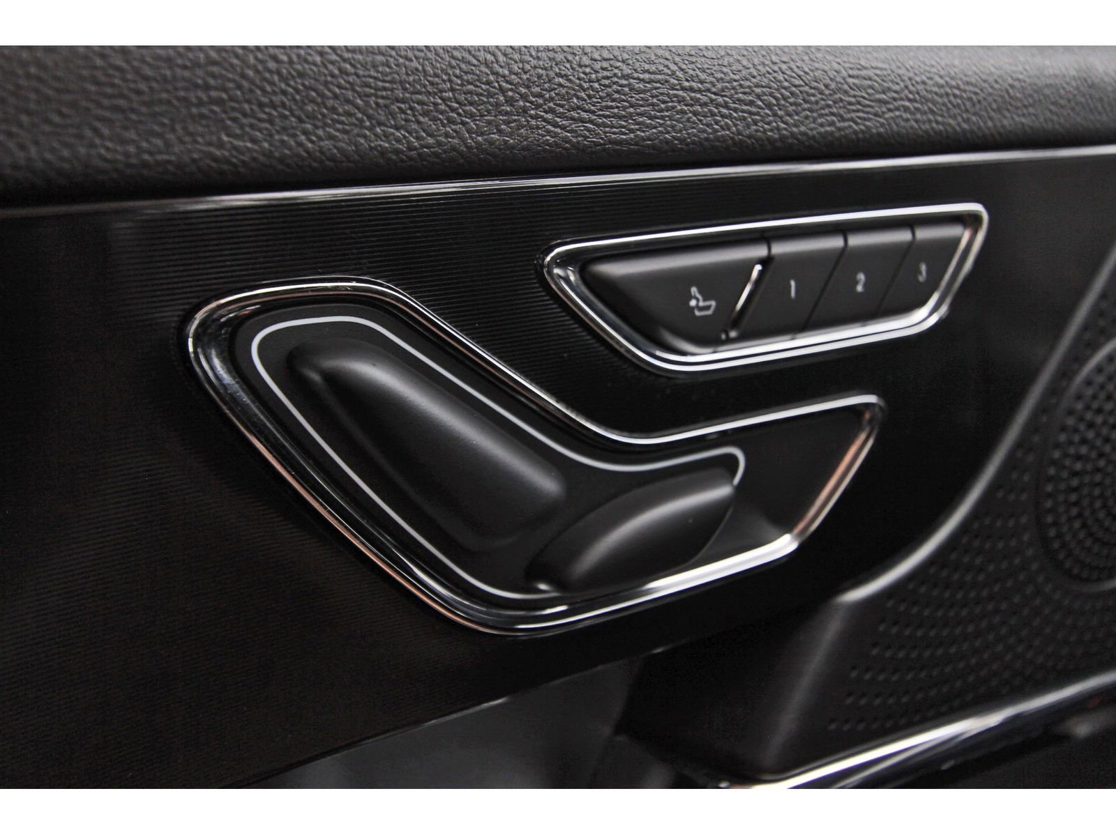 Used 2025 Lincoln Corsair FWD w/ Equipment Group 101A image 20