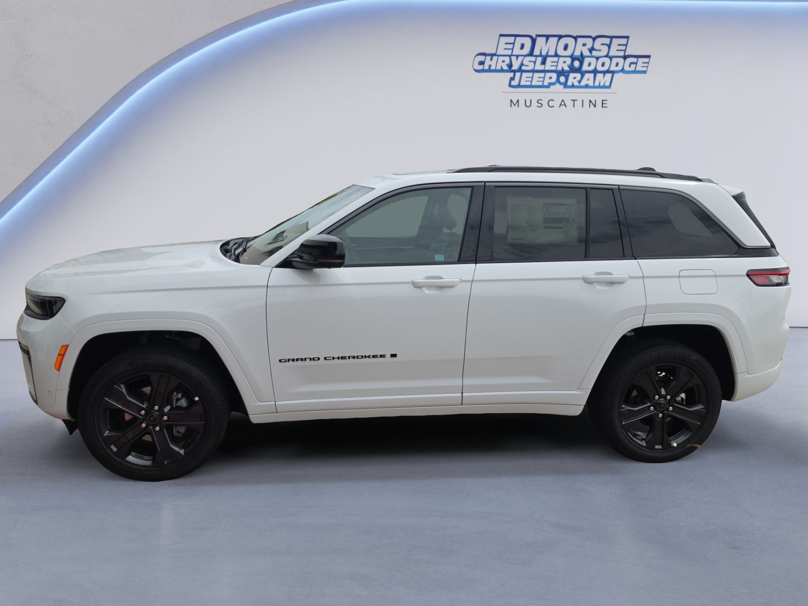 New 2027 Jeep Grand Cherokee Limited AWD/4WD image 2