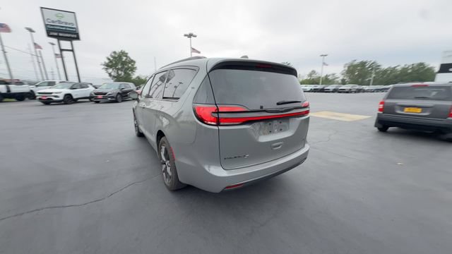 Used 2021 Chrysler Pacifica Touring-L w/ Uconnect Theater Family Group AWD/4WD image 7