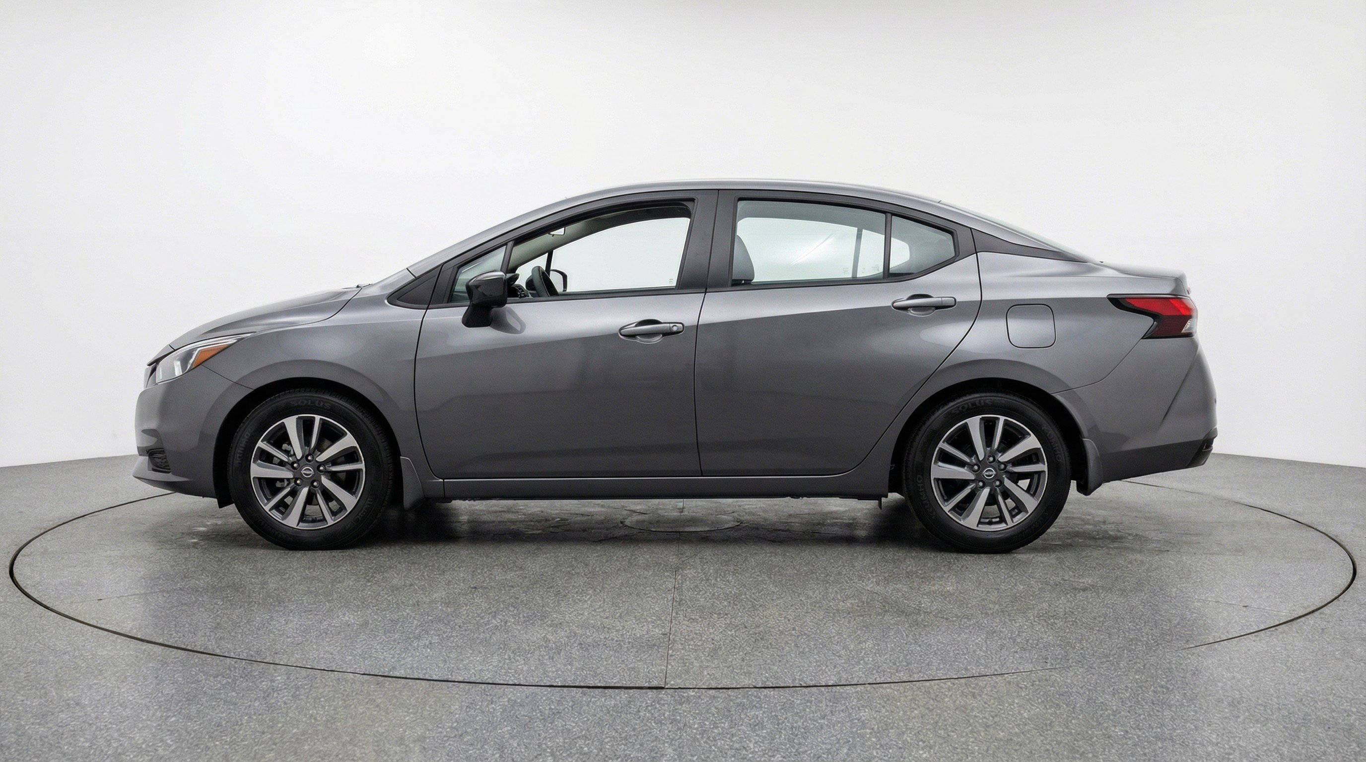 Used 2025 Nissan Versa SV FWD image 5