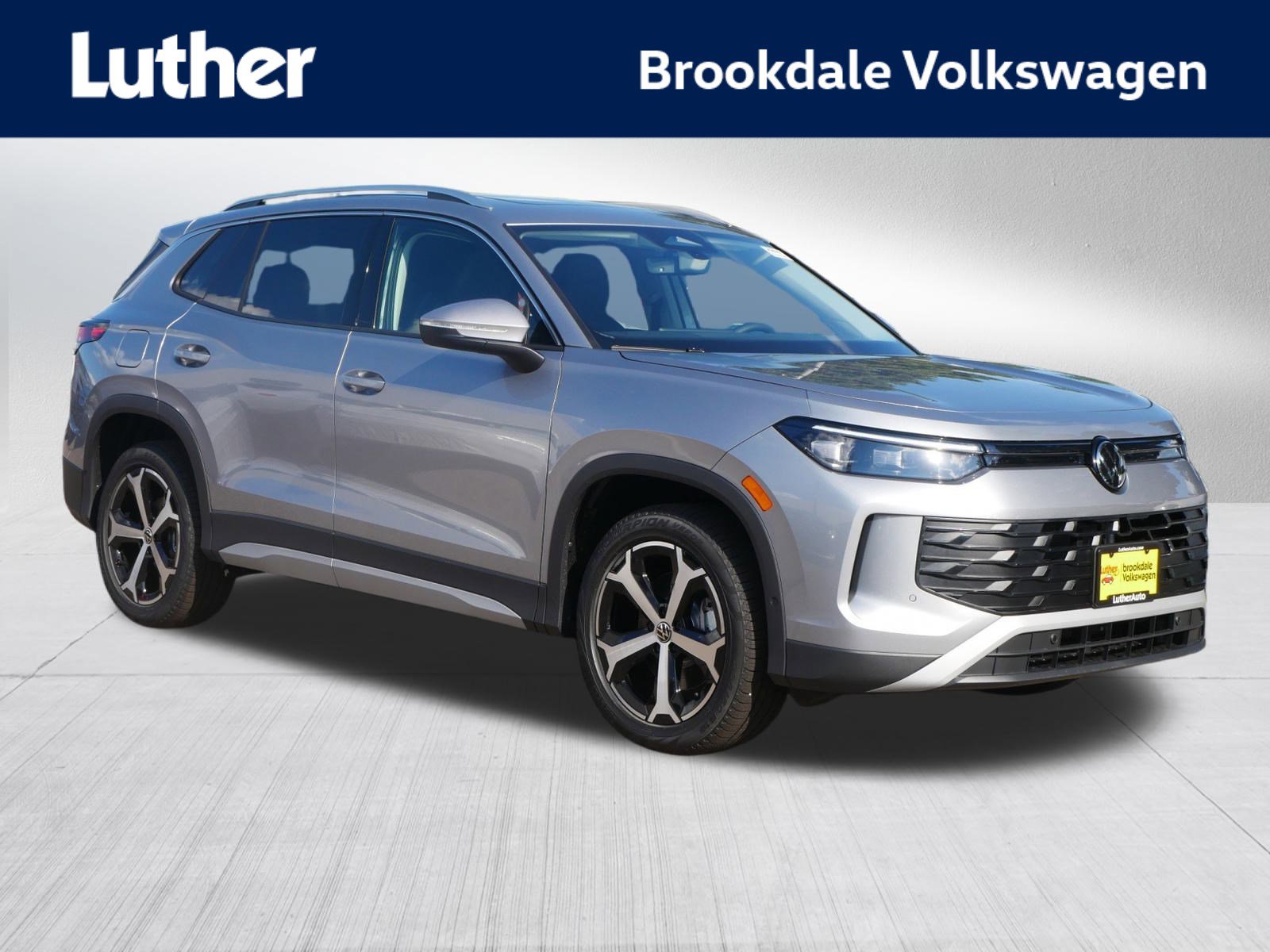 New 2025 Volkswagen Tiguan SE image 1