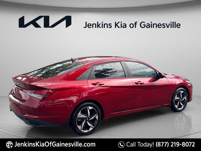 Used 2023 Hyundai Elantra SEL w/ Convenience Package FWD image 3