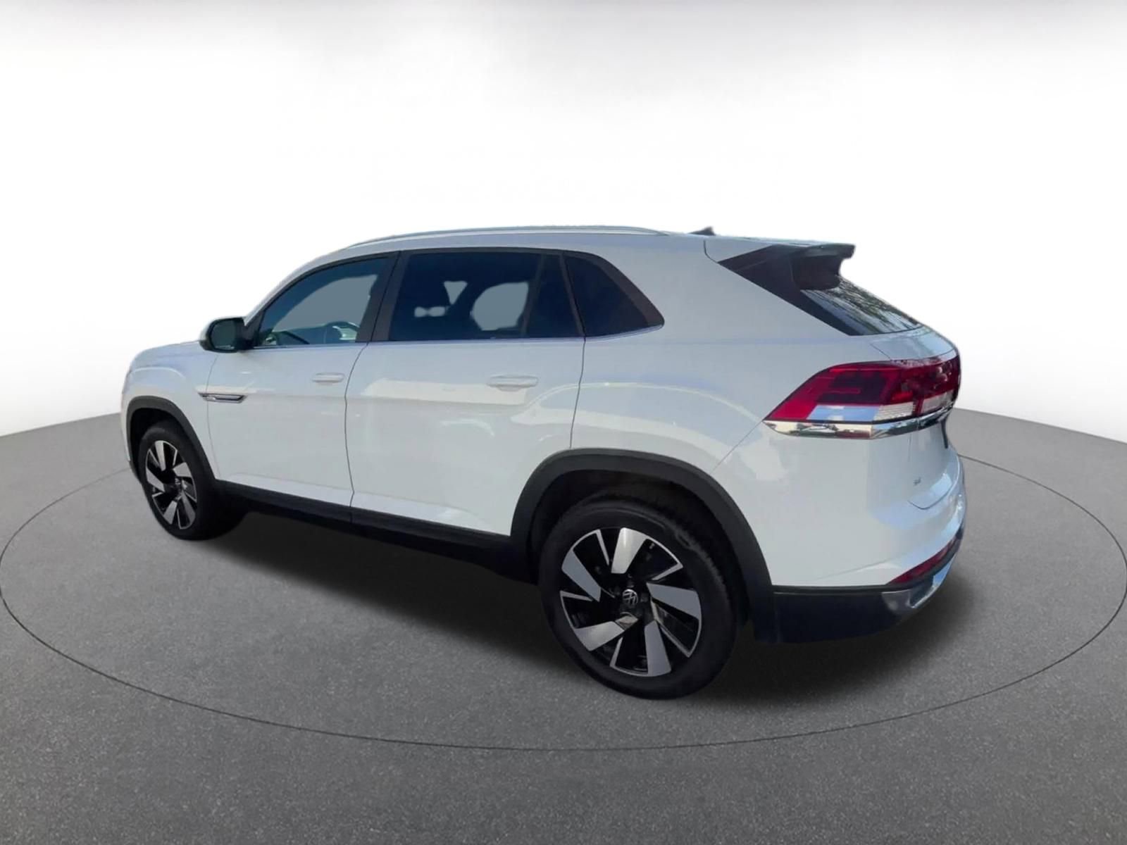 Used 2025 Volkswagen Atlas Cross Sport SE image 10