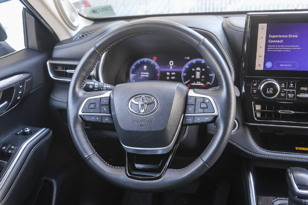 Used 2024 Toyota Highlander Limited AWD/4WD image 12