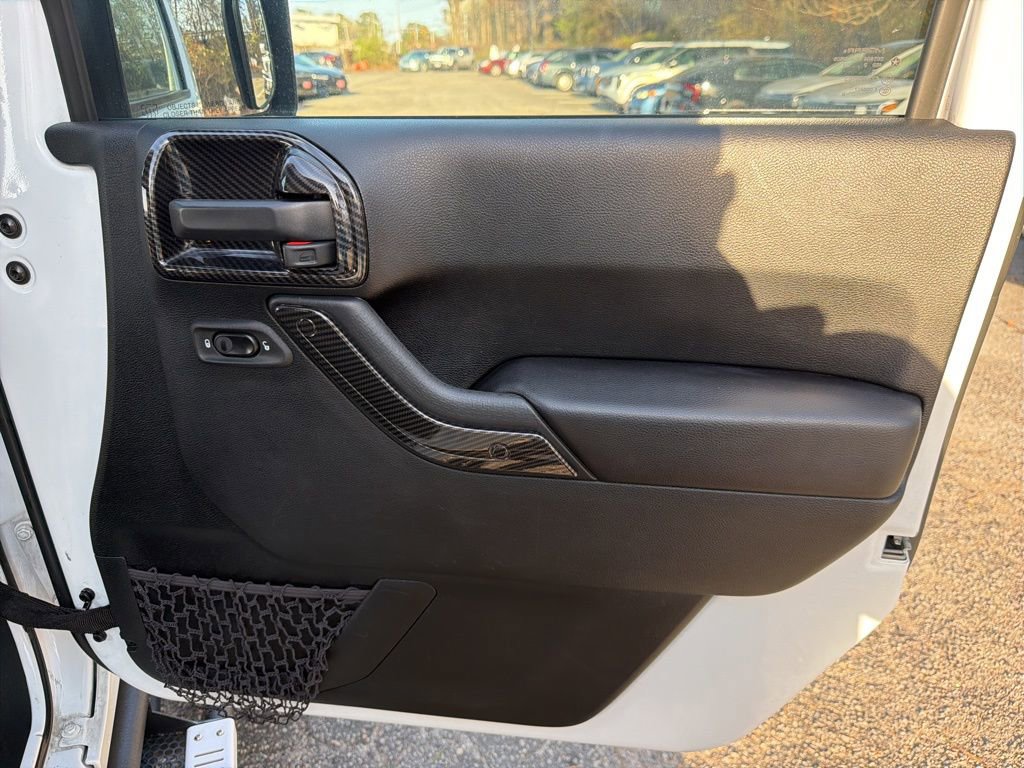 Used 2018 Jeep Wrangler Unlimited Sahara AWD/4WD image 24