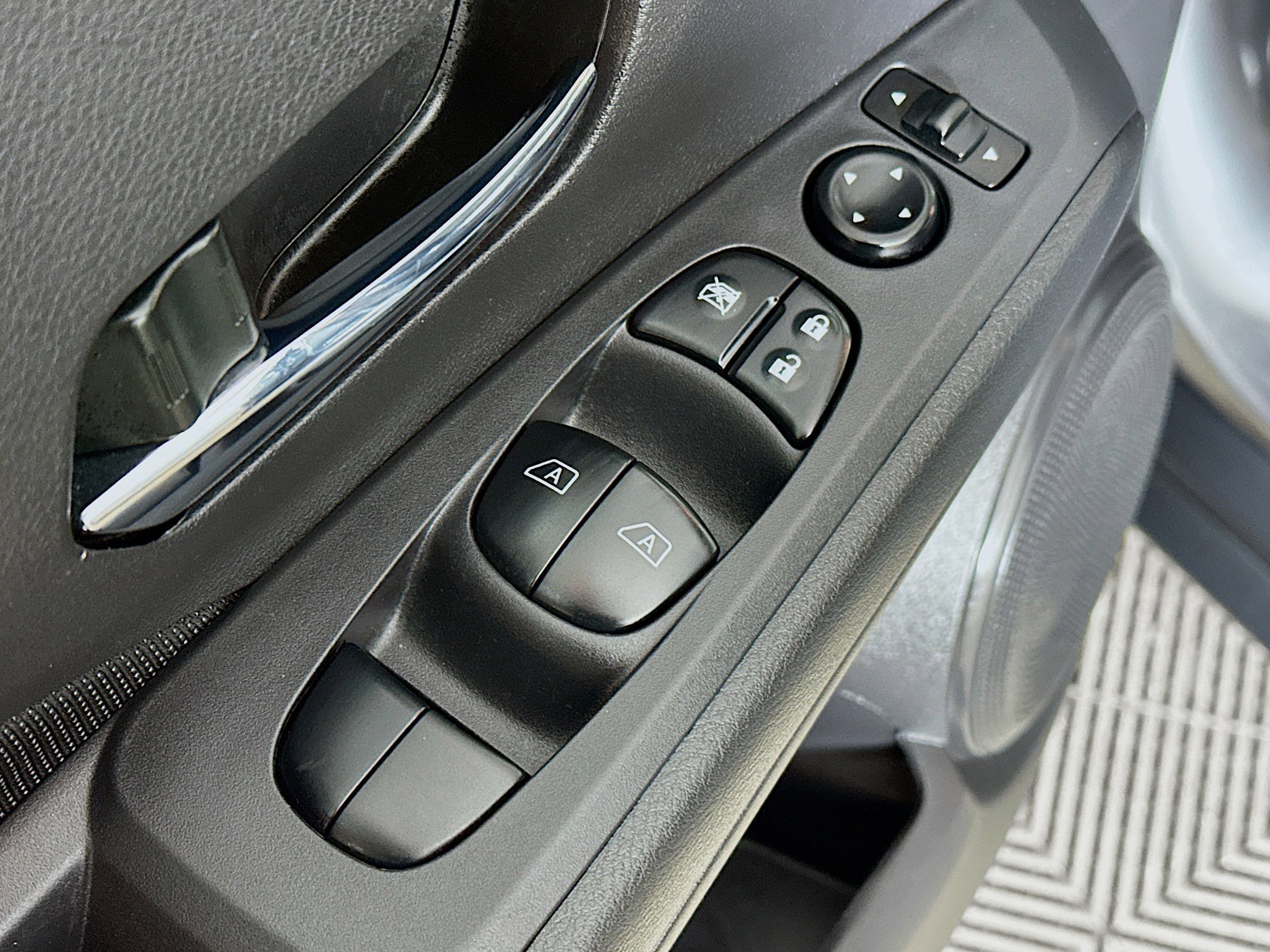 Used 2023 Nissan Kicks SV image 17