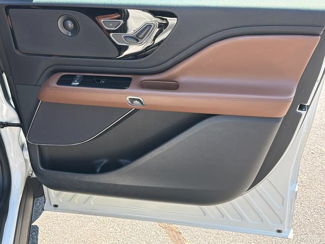 Used 2022 Lincoln Aviator Reserve w/ Equipment Group 201A RWD image 16