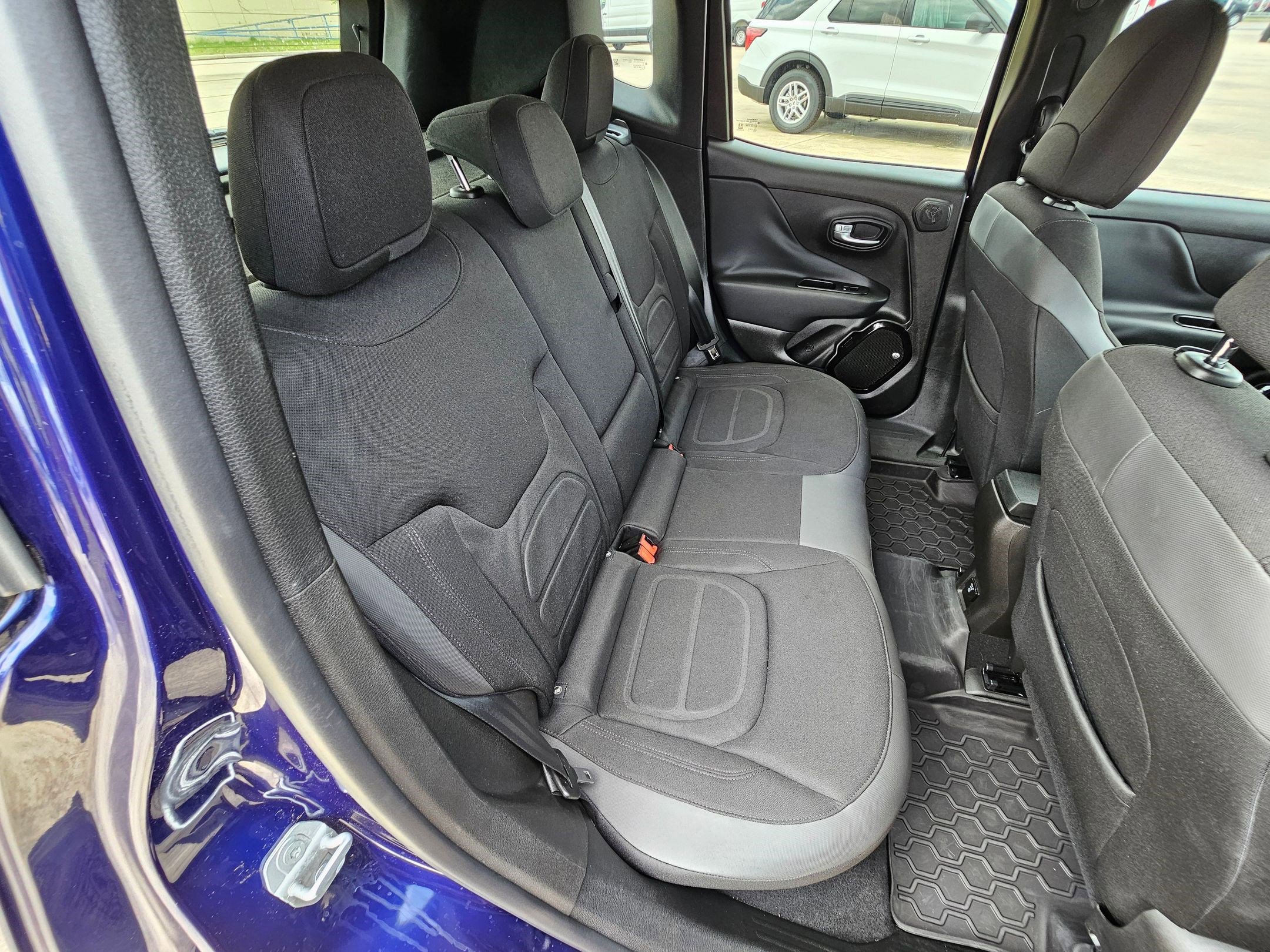 Used 2017 Jeep Renegade Altitude FWD image 32