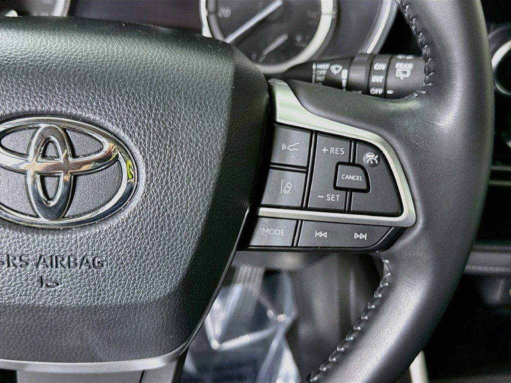 Certified 2022 Toyota Highlander XLE AWD/4WD image 23