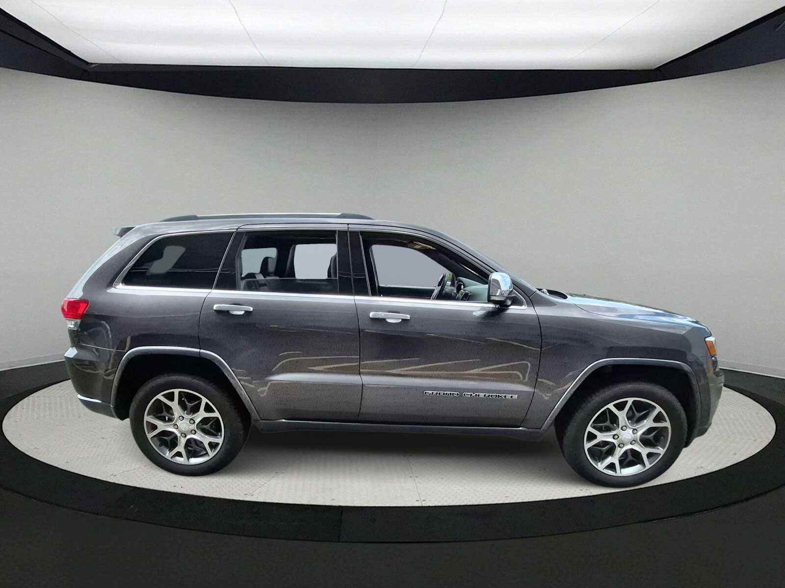Used 2020 Jeep Grand Cherokee Overland AWD/4WD image 9