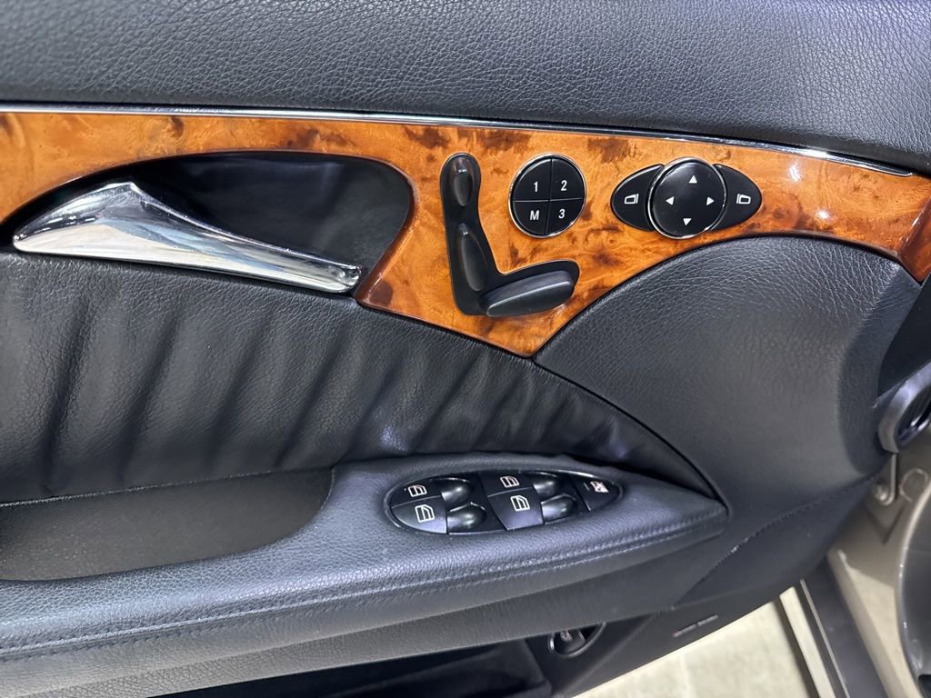 Used 2007 Mercedes-Benz E 550 Sedan image 30