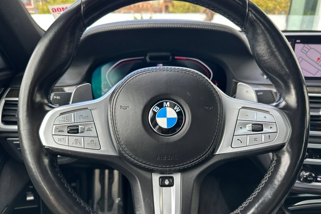 Used 2022 BMW 750i xDrive w/ Executive Package AWD/4WD image 26