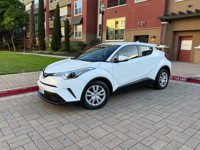 Used 2019 Toyota C-HR LE FWD image 3