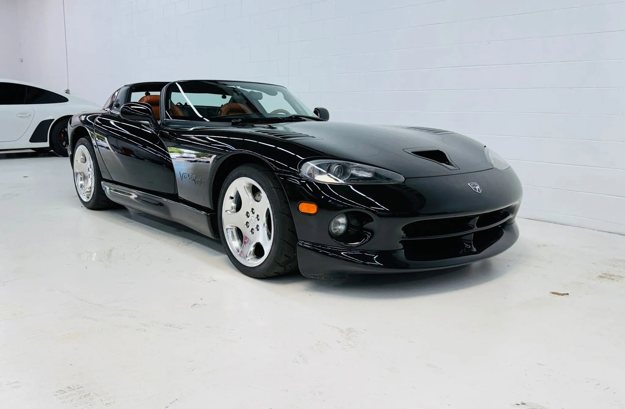 Used 2000 Dodge Viper RT/10 image 3