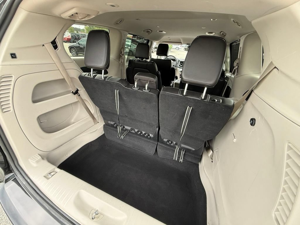Used 2024 Chrysler Pacifica Touring-L FWD image 33