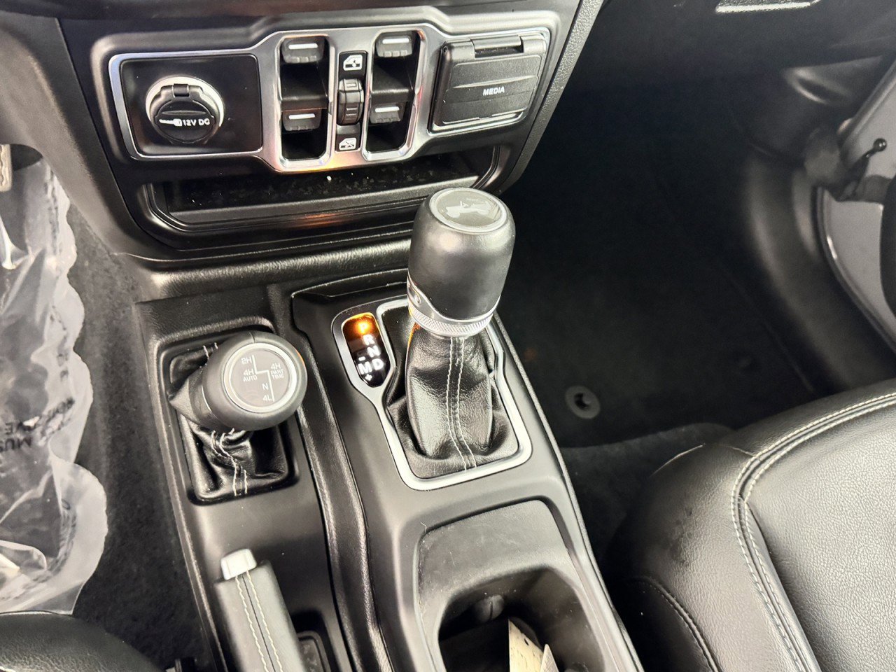 Used 2023 Jeep Wrangler Sahara image 19