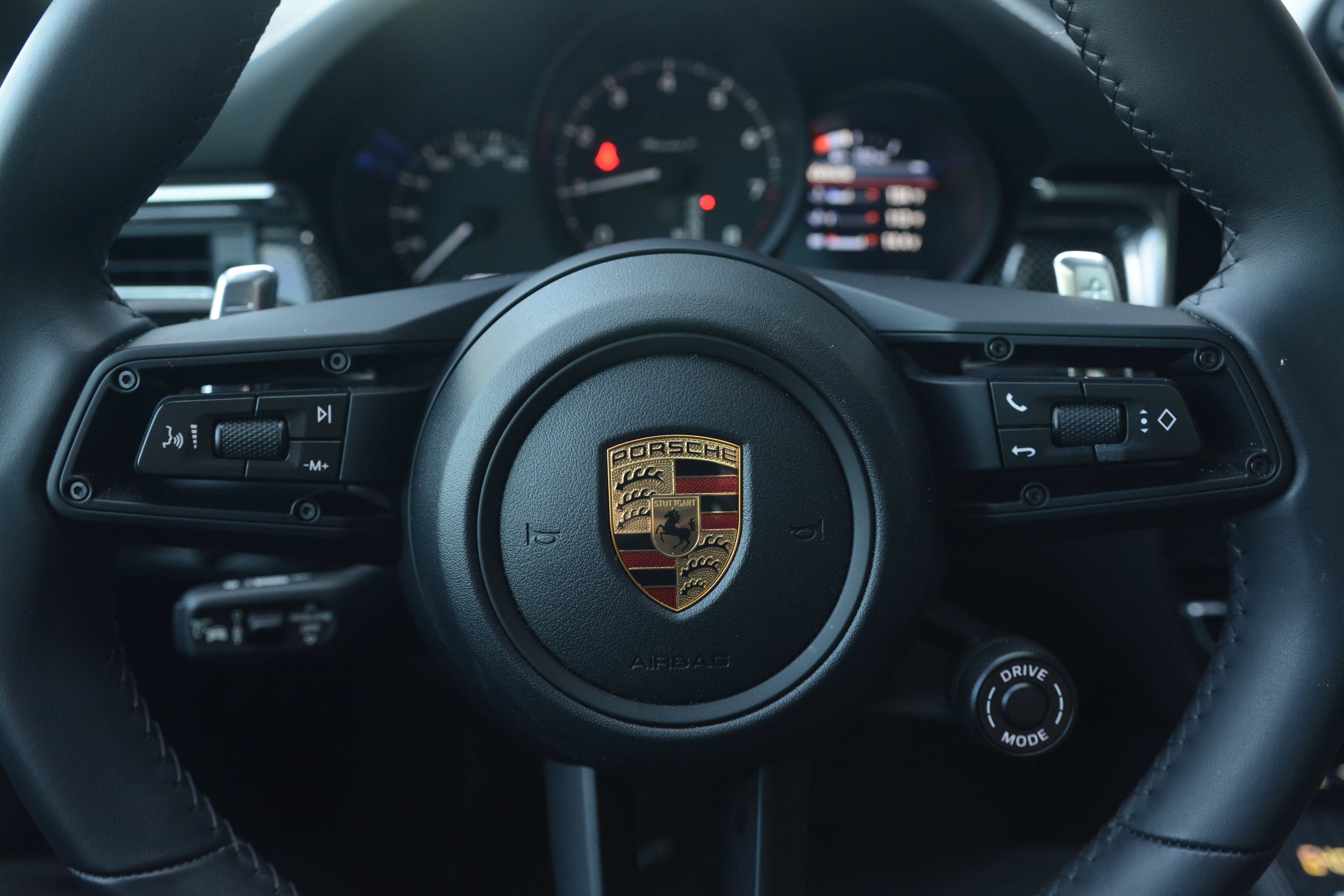 Certified 2026 Porsche Macan Turbo AWD/4WD image 8