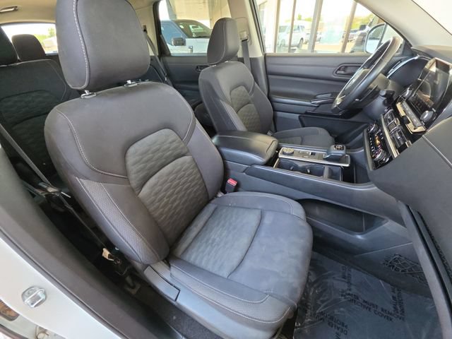 Used 2023 Nissan Pathfinder SV w/ SV Black Package AWD/4WD image 17