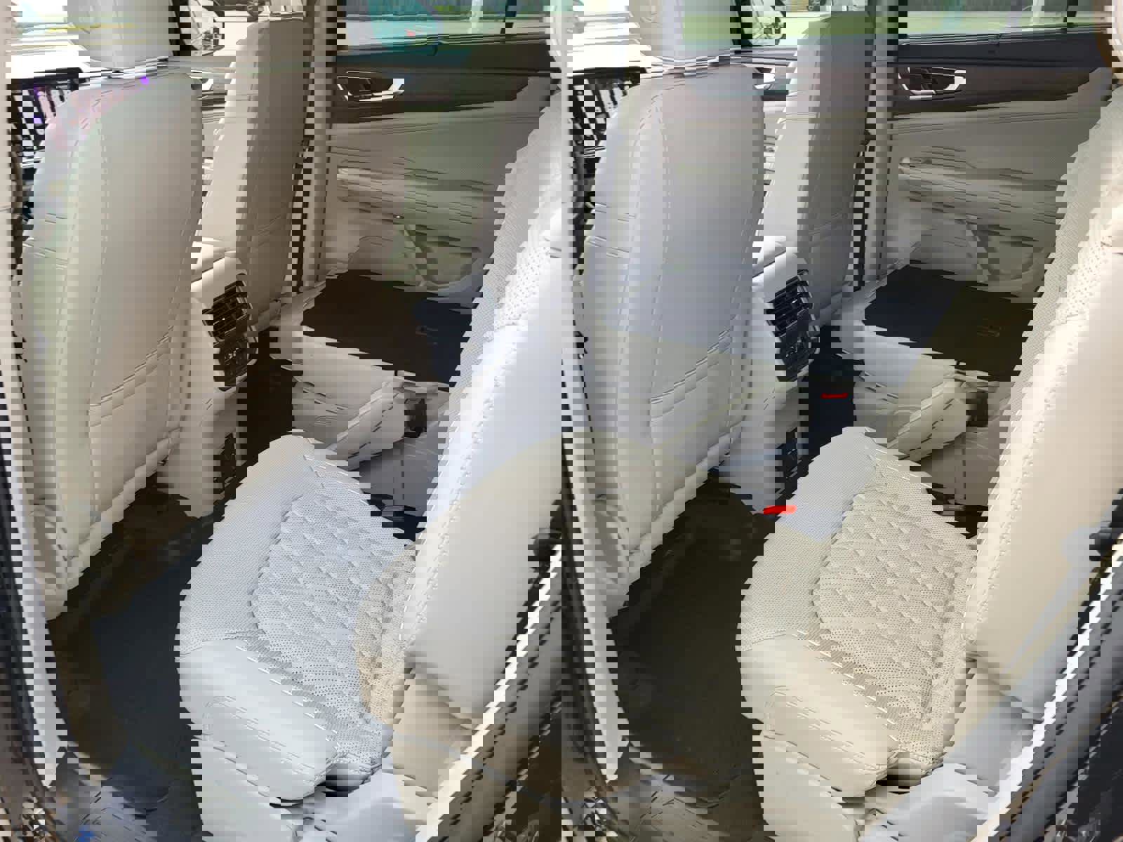 Used 2024 Volkswagen Atlas SEL Premium R-Line image 14