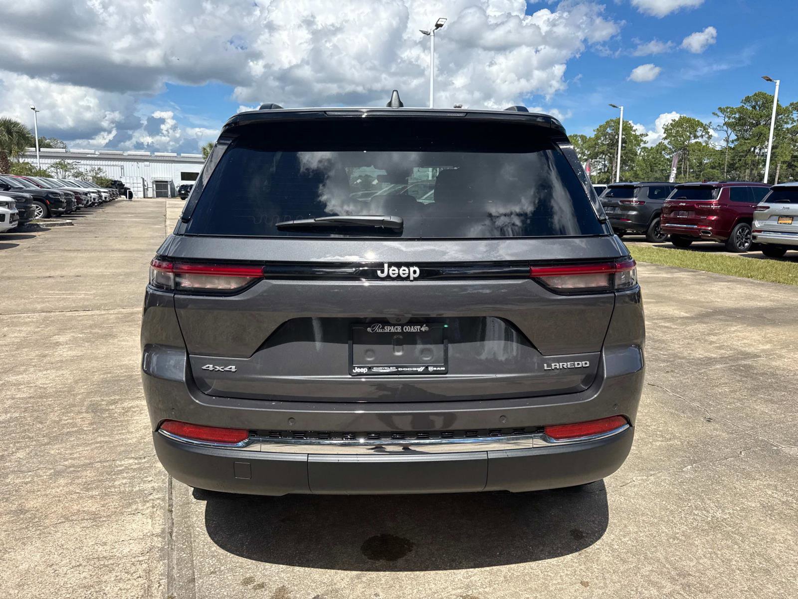 New 2025 Jeep Grand Cherokee Laredo X w/ Luxury Tech Group I image 4