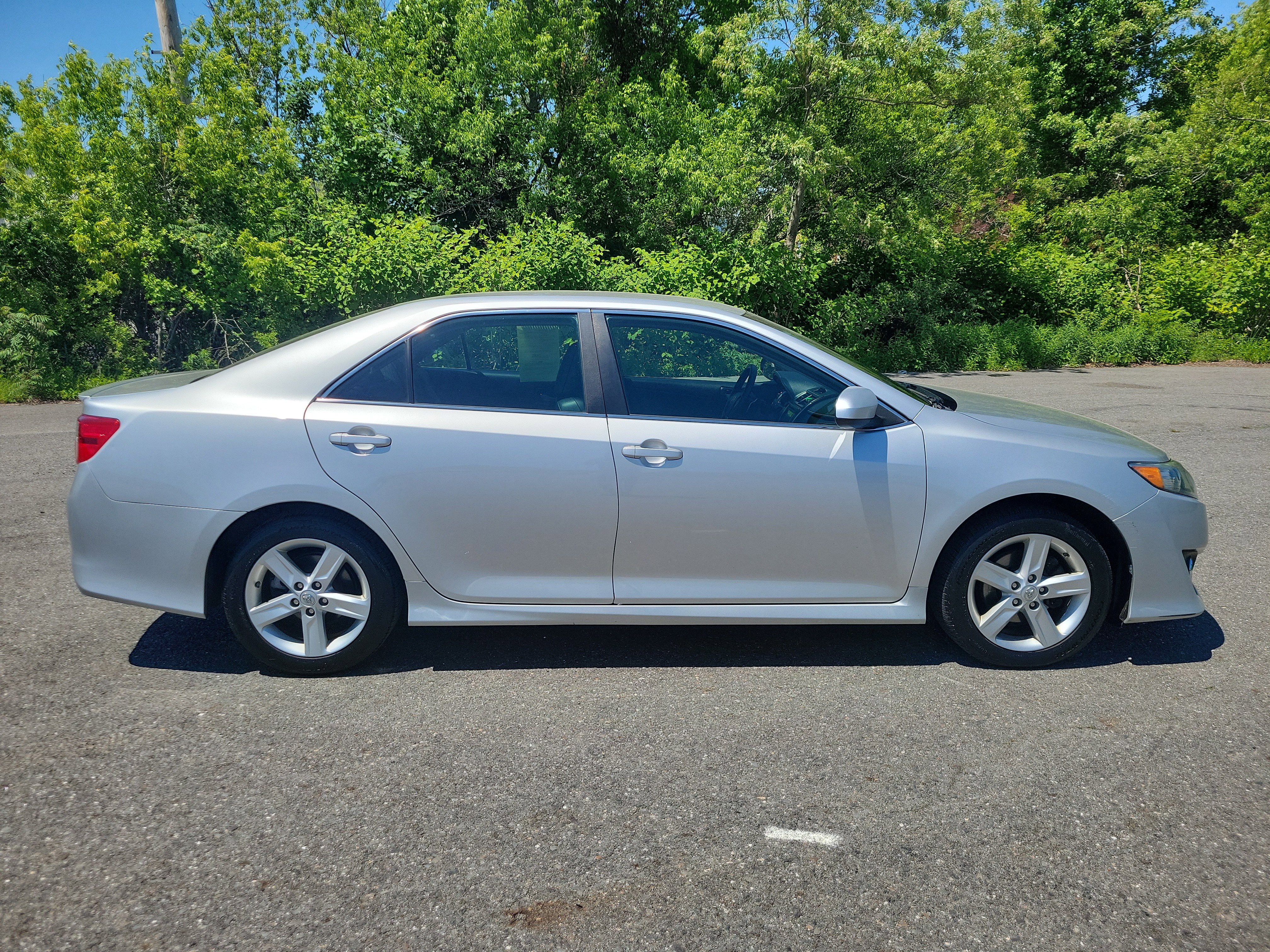 Used 2014 Toyota Camry SE FWD image 4