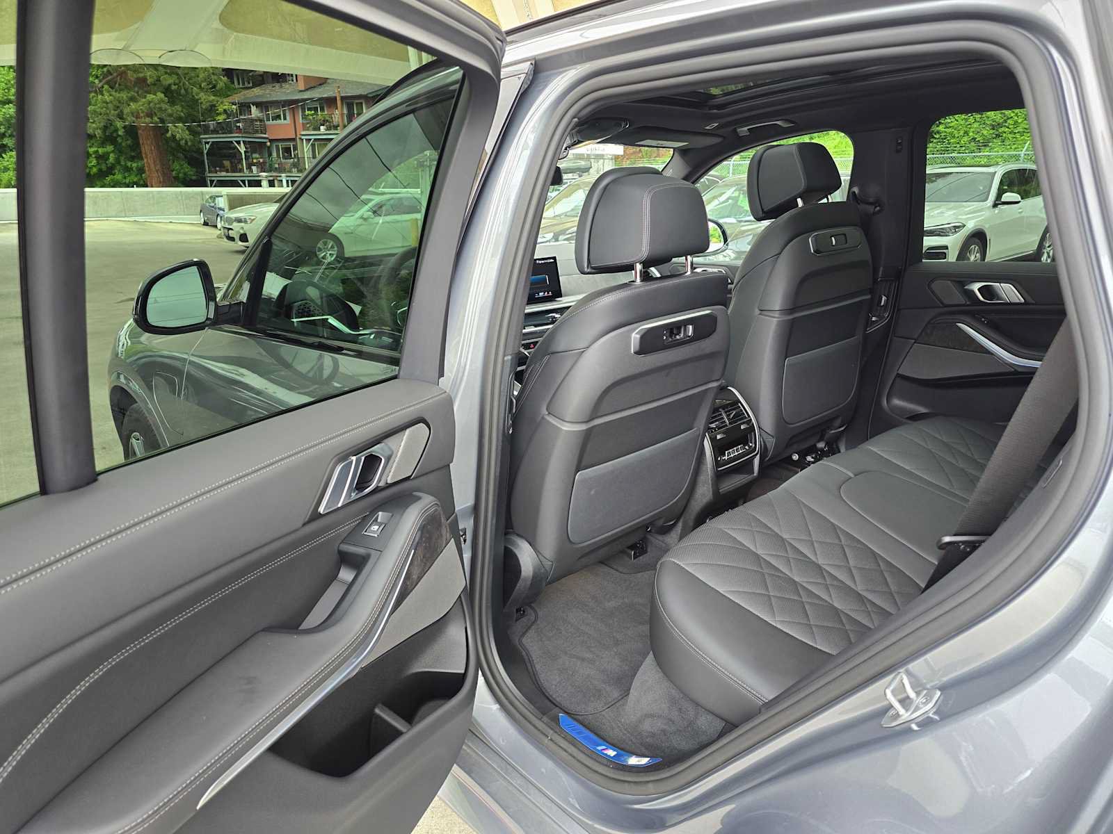 Used 2026 BMW X5 xDrive50e w/ M Sport Package AWD/4WD image 15