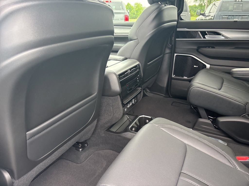New 2026 Jeep Grand Wagoneer Limited AWD/4WD image 32
