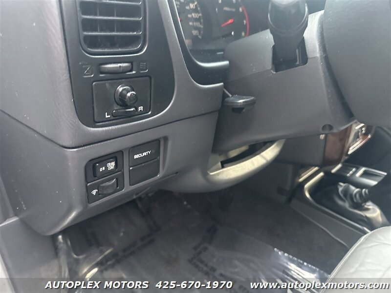 Used 1999 Nissan Pathfinder LE image 17