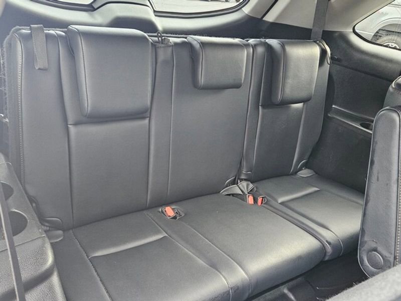 Used 2019 Toyota Highlander XLE image 19