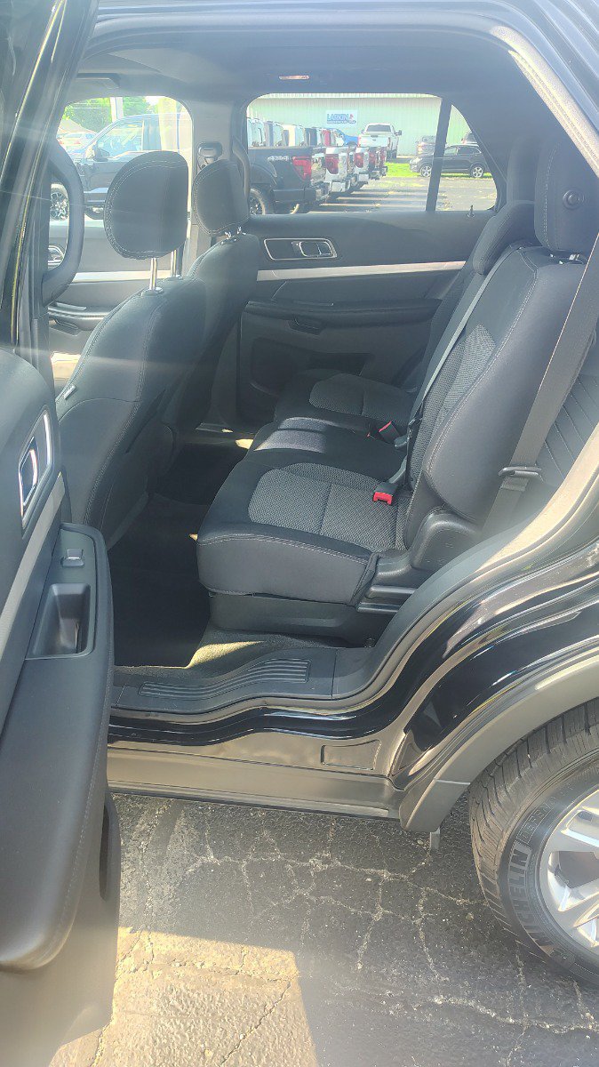 Used 2017 Ford Explorer XLT w/ Equipment Group 201A FWD image 22