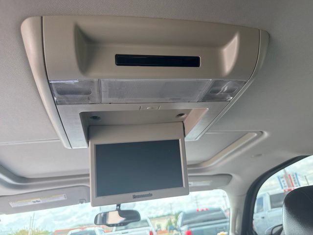Used 2011 Cadillac Escalade Premium AWD/4WD image 17