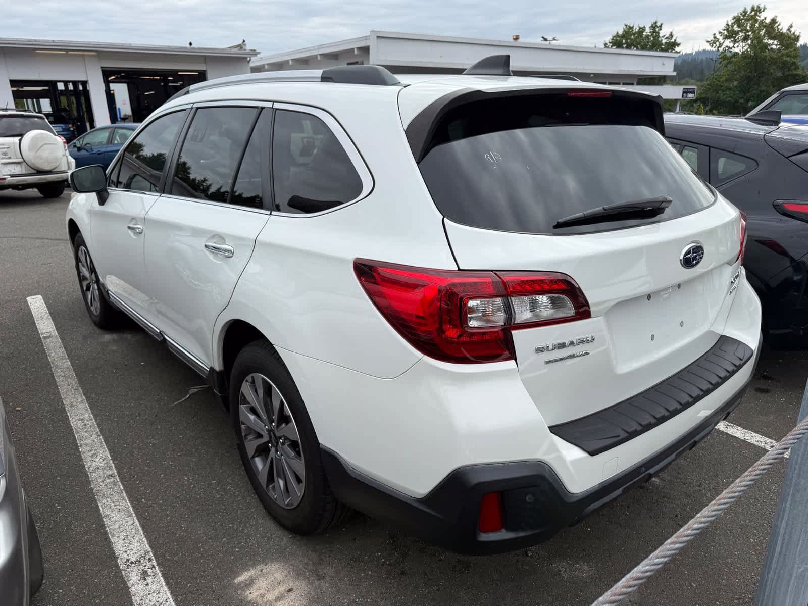 Used 2019 Subaru Outback 2.5i Touring AWD/4WD image 2