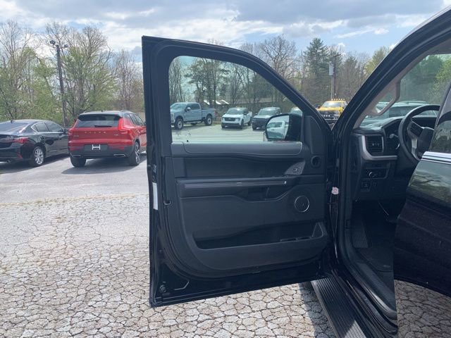 Used 2024 Ford Expedition XLT image 21