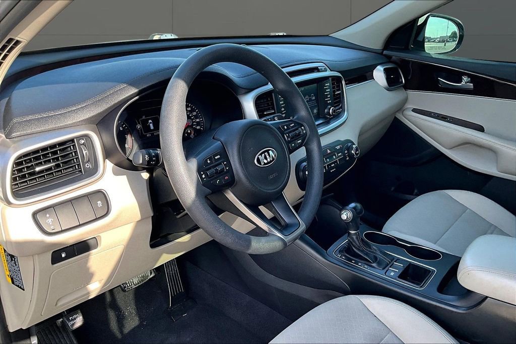 Used 2018 Kia Sorento LX image 11