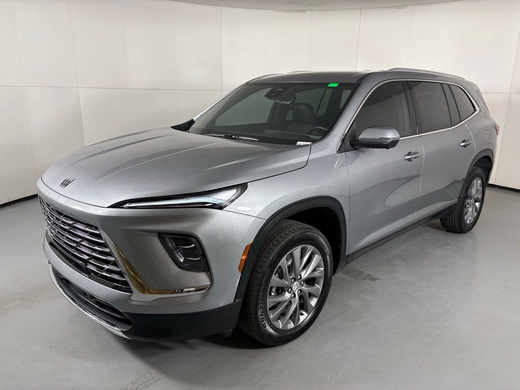 Used 2025 Buick Enclave Preferred FWD image 4