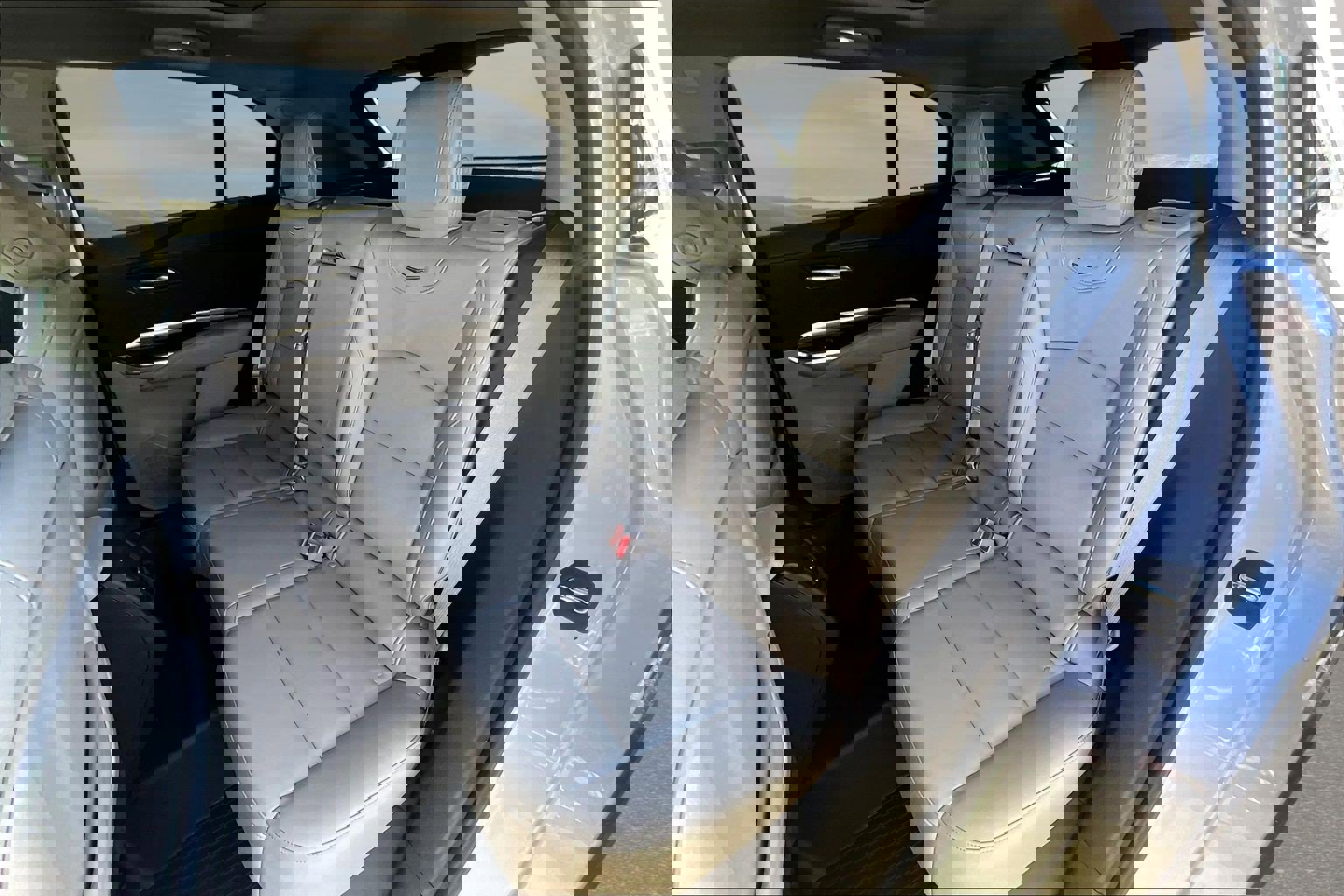 Used 2022 Cadillac XT4 Luxury w/ Cold Weather Package image 14