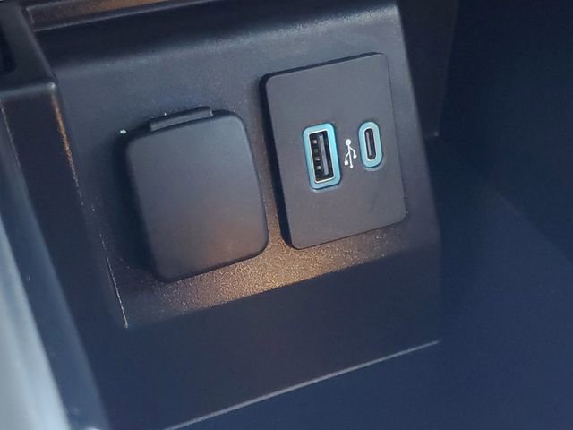 Used 2022 Ford Explorer King Ranch w/ Technology Package image 21