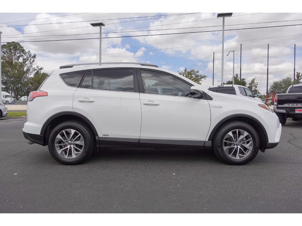 Used 2017 Toyota RAV4 XLE w/ Convenience Package AWD/4WD image 2