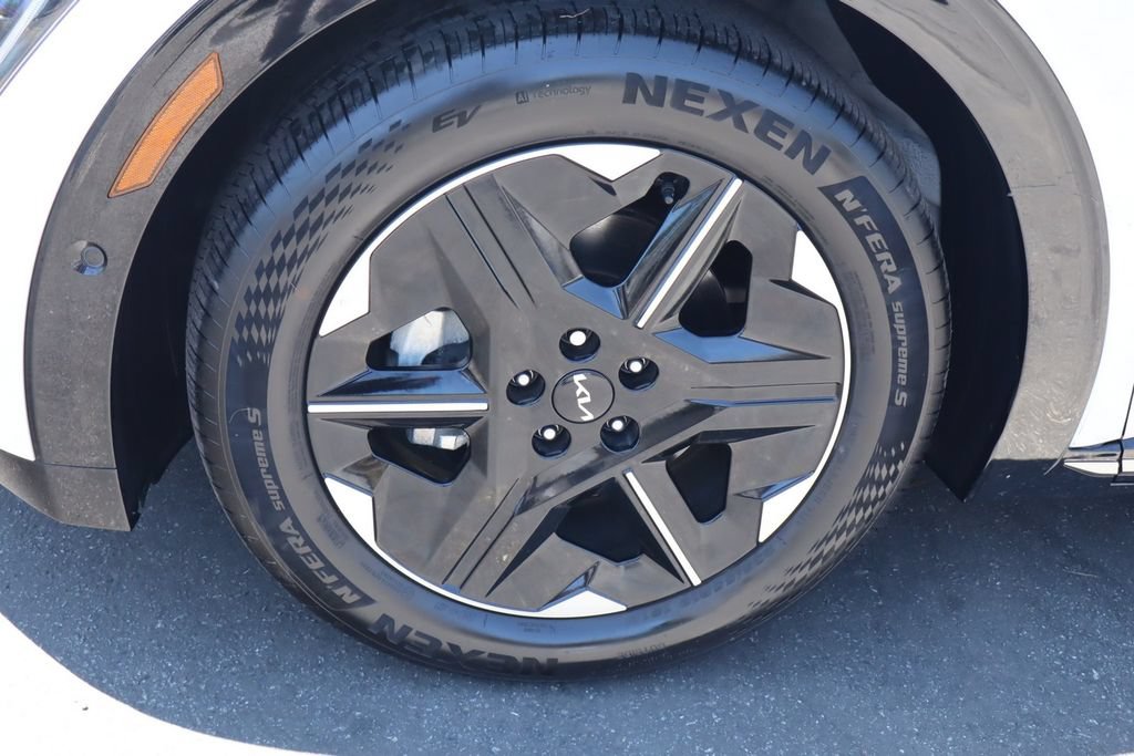Used 2025 Kia EV6 Wind RWD image 14