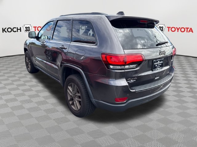 Used 2017 Jeep Grand Cherokee Laredo AWD/4WD image 4